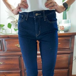 Levi’s 721 size 26 dark wash jeans